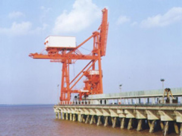 Cổng trục dùng trong cầu cảng